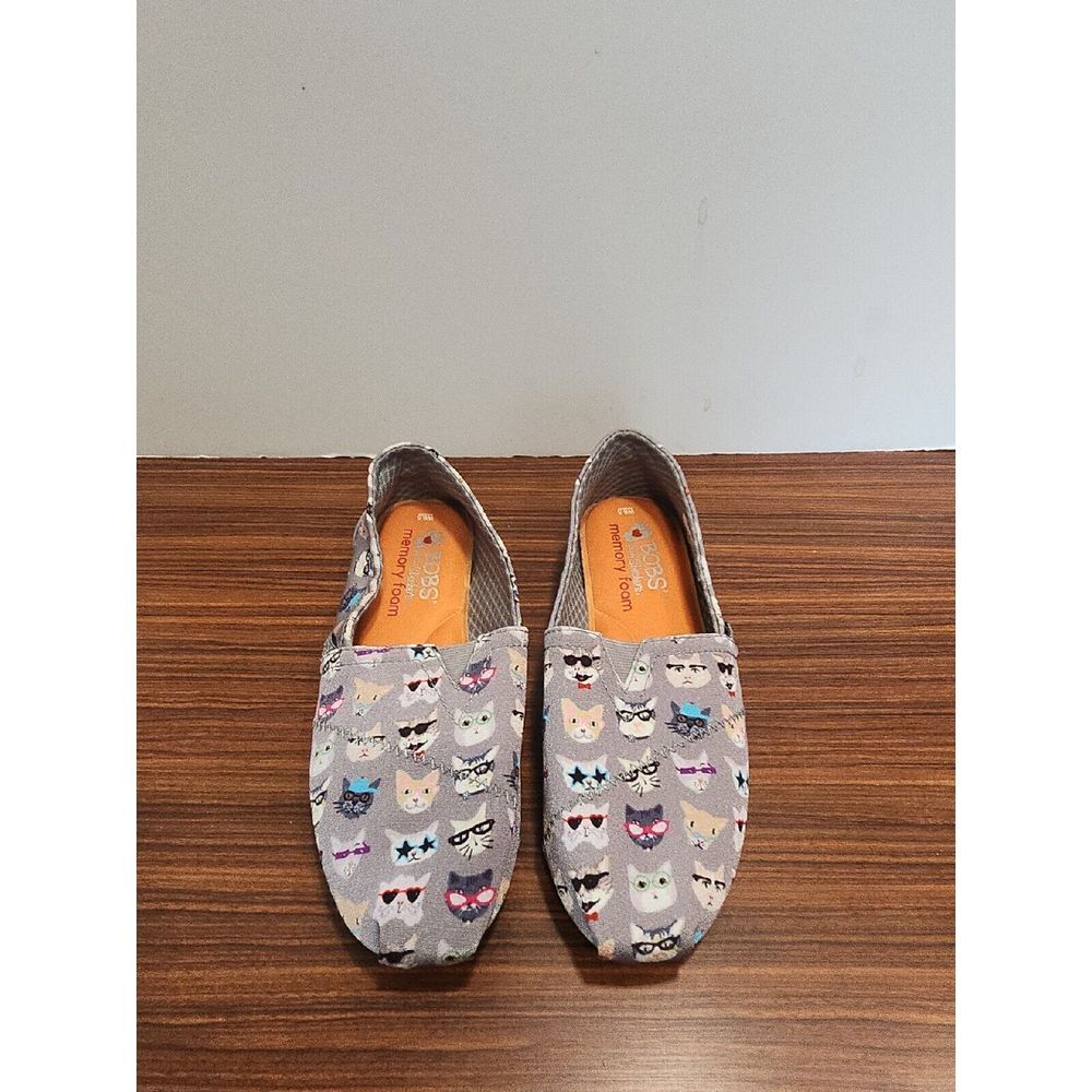 BOBS Skechers grey with cats slip on size 6.5 Wide‎